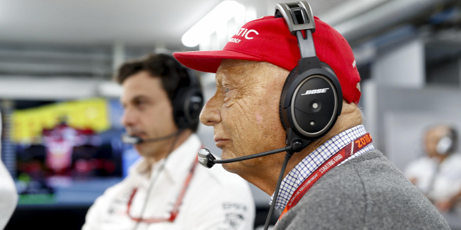 Felébresztették a mesterséges kómából Niki Laudát