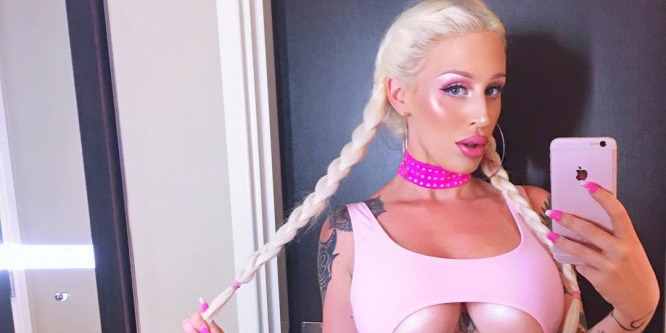 Élő Barbie lett a 26 éves üzletasszonyból, elképesztően néz ki (18+)