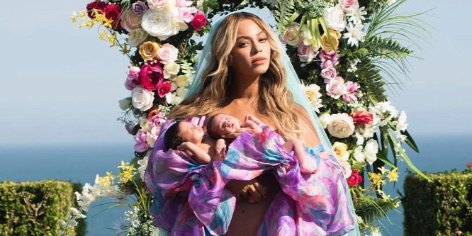 Beyoncé elképesztő dekoltázst villantott