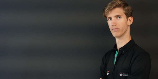 A címvédővel egy csapatban az F1 első magyar esport-pilótája