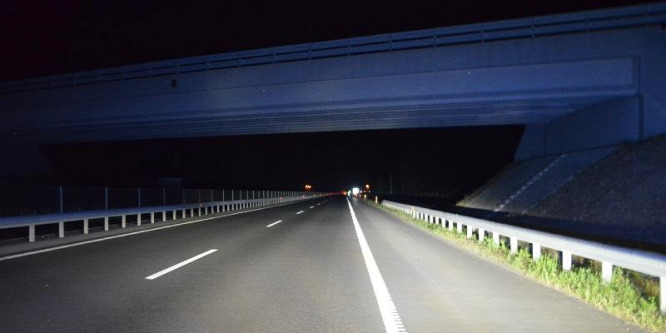 Dinnyével és kövekkel dobálták a kocsikat az autópályán