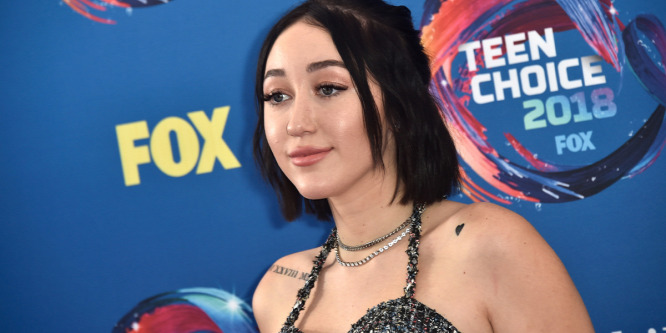 Heti trendjelentés: így néz ki mostanában Miley Cyrus ritkán látott húga