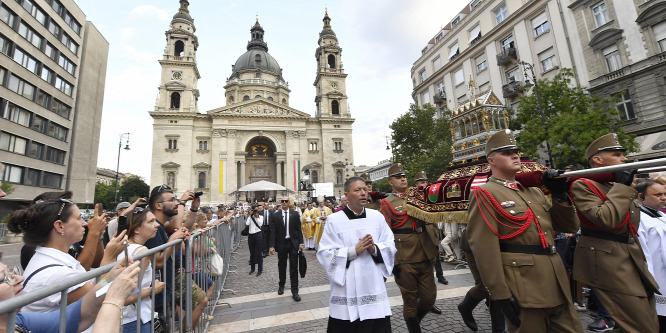 Szent István ezer éve sziklára helyezte a magyar nép jövjét