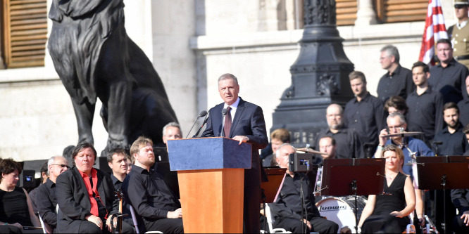 Benkő Tibor: Erős honvédség kell a békéhez