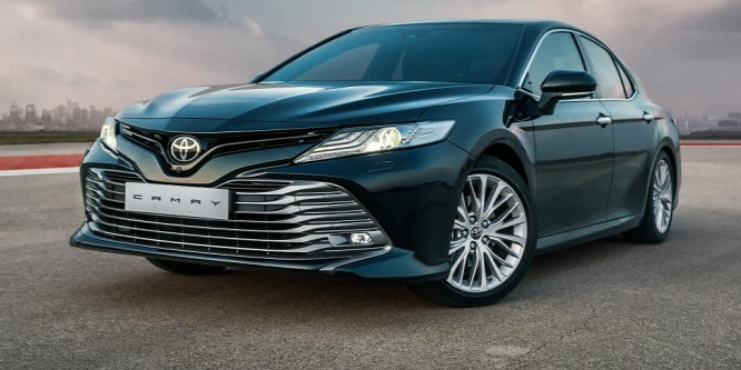 Egy szumós, aki diétás koszton él – Toyota Camry Hybrid menetpróba