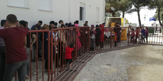 Felgyújtották a befogadóközpontot a migránsok Görögországban