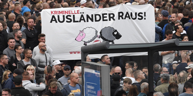 Vádat emeltek a késelő migráns ellen