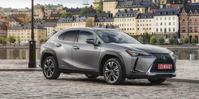 Ez a SUV tényleg városjárásra termett – Lexus UX galéria
