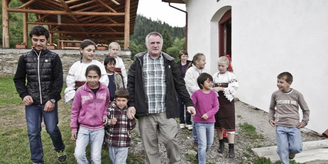 Böjte Csaba atya 500 erdélyi magyar gyerekkel érkezik Budapestre