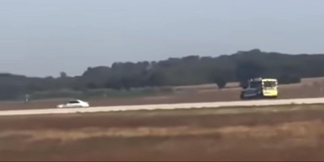 Allah akbart rikácsolt a lyoni reptérre behajtó autós - videó