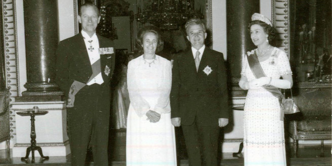 A Ceausescu házaspár lopott, ezért II. Erzsébet brit királynő eldugta előlük a mozdítható értékeket