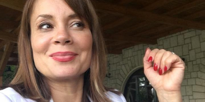 Csisztu Zsuzsa dögös estélyiben állt a képernyő elé