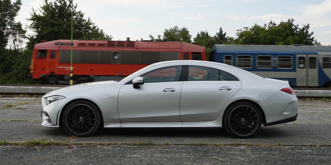 Az első osztály felára hárommillió forint – Mercedes-Benz CLS 400d teszt
