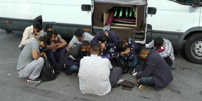 Román migránscsempészeket fogtak el Röszkén