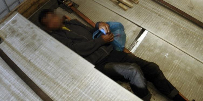 Kamionba bújva próbáltak bejutni az országba a migránsok