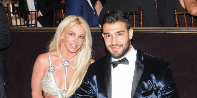 Eljegyzési gyűrűt láthattak Britney Spears ujján