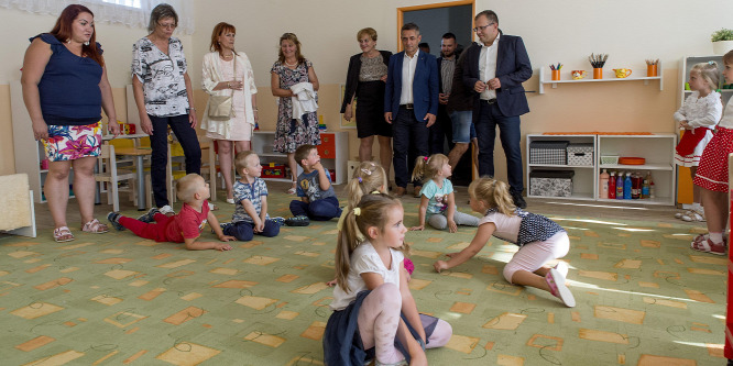 Minden magyar gyerek számára biztosítani kell a magyar oktatási intézményt