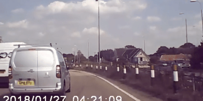 Okoska egy picit benézte a körforgalmat, iszonyatos pech lett belőle