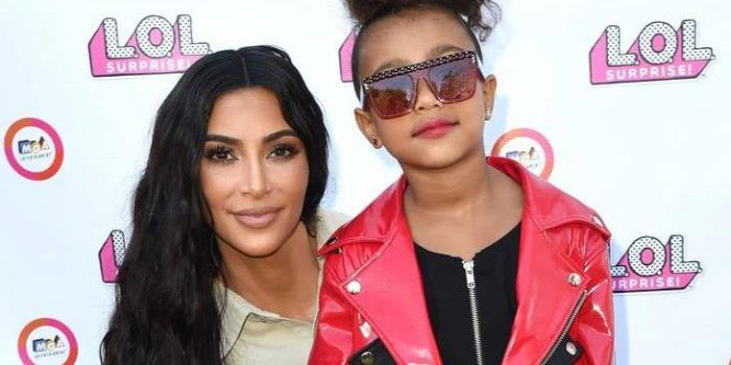 Modellnek állt Kim Kardashian ötéves kislánya