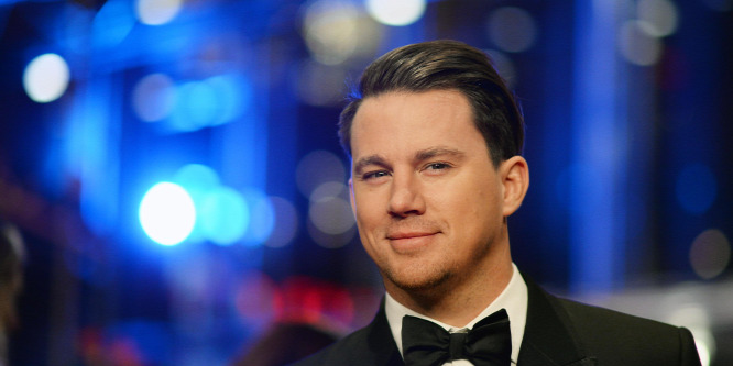 Channing Tatum kiszőkíttette a haját - Fotó