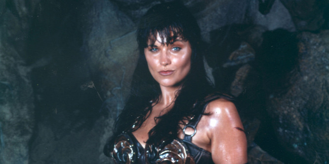 Visszatér a képernyre Xéna, azaz Lucy Lawless