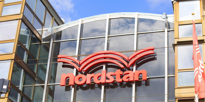 Késsel hadonászott egy férfi egy svéd plázában
