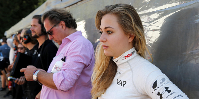 Szegregációt emlegetnek a női pilóták a W Series miatt