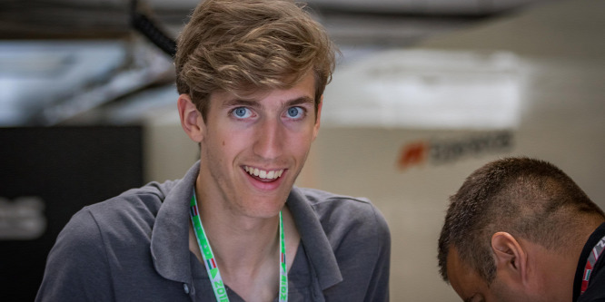 Bereznay Dániel győzelemmel zárta az F1 e-sport bajnokságát