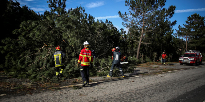 Lecsapott Portugáliára a trópusi viharrá szelídült Leslie hurrikán 175 km/órás széllökésekkel