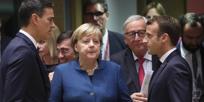 Merkel még mindig foggal-körömmel védi a kötelező kvótát
