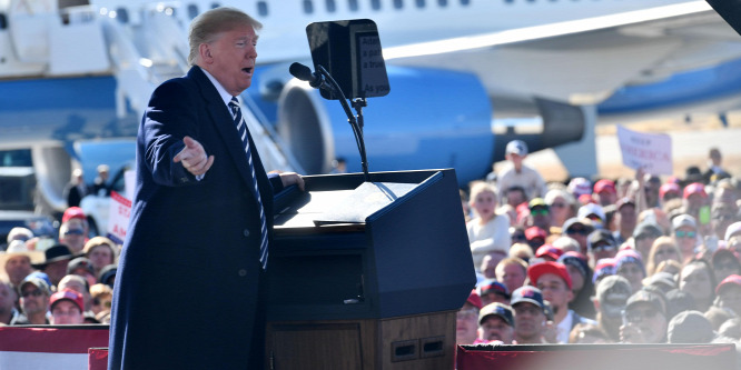Erős döntetlen az amerikai szavazás Trump javára