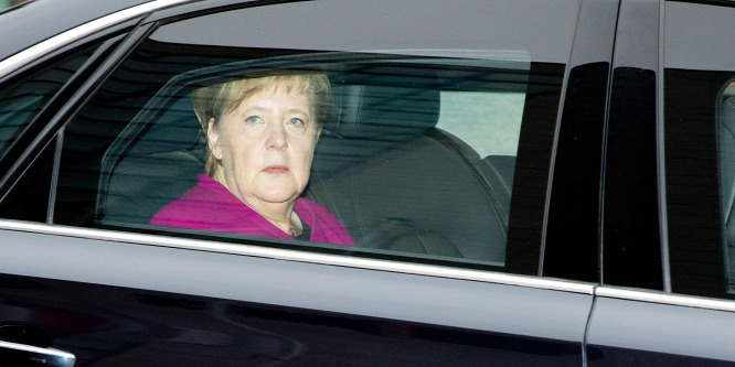 Angela Merkel egy lépésre a teljes bukástól