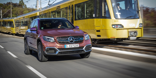 Vakvágány vagy hibridforradalom? - Mercedes E 300 de és GLC F-Cell menetpróba
