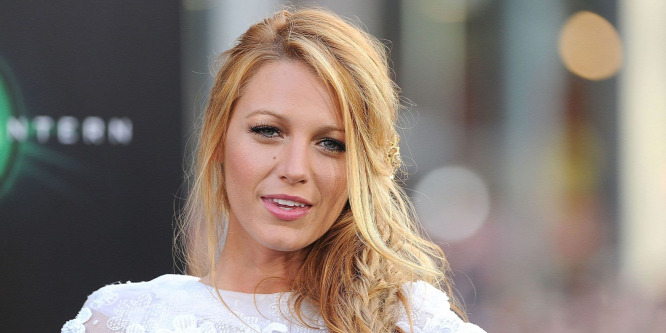 Ijesztő! Mi történhetett Blake Lively arcával? - Fotó