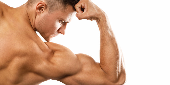 Az orosz Hulknak hívott férfi vegyi anyagot pumpált a bicepszébe