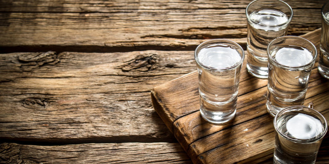 Bojkottot kap az orosz vodka több helyen Európában, de a gyártást nem ez roppanthatja meg