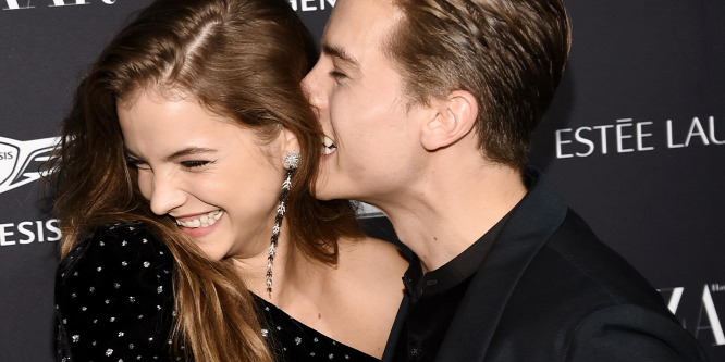 Itt vannak az els hivatalos fotók Palvin Barbi és Dylan Sprouse esküvjérl - Három ruhája is volt a menyasszonynak