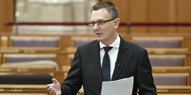 Ma érkezik a bankszámlákra a nyugdíjprémium