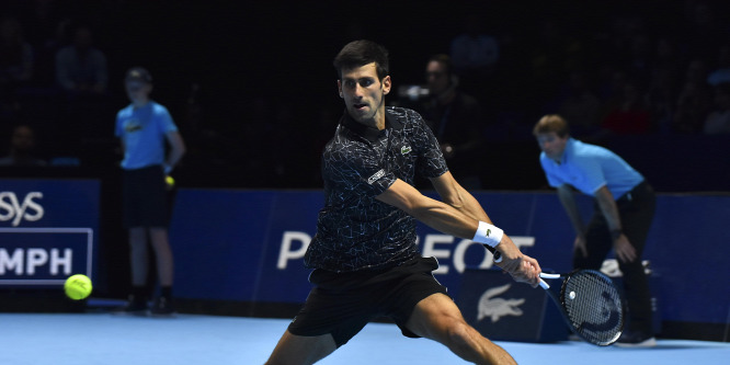 Novak Djokovic szamurájnak öltözve töltődik fel - kép