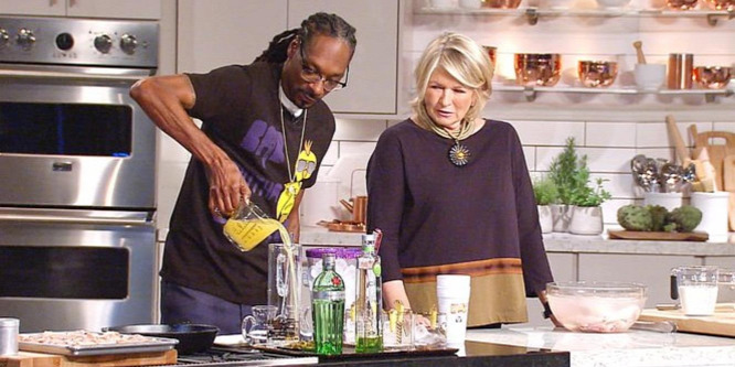 Snoop Dogg írt egy szakácskönyvet, ám egyvalamit kifelejtett belőle