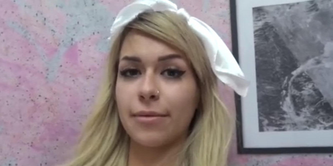 VV Vivi melle kicsi, de feszes: videó