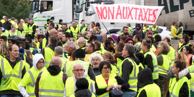 Macron folytatja a megszorításokat: az üzemanyag után az áram ára jön