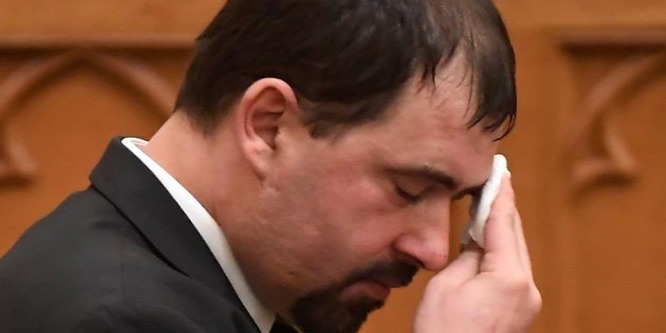 Még mindig nem mondott le az antiszemita jobbikos képviselő, Szávay István