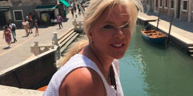 Samantha Fox felkapott pár kilót, és puszit küld