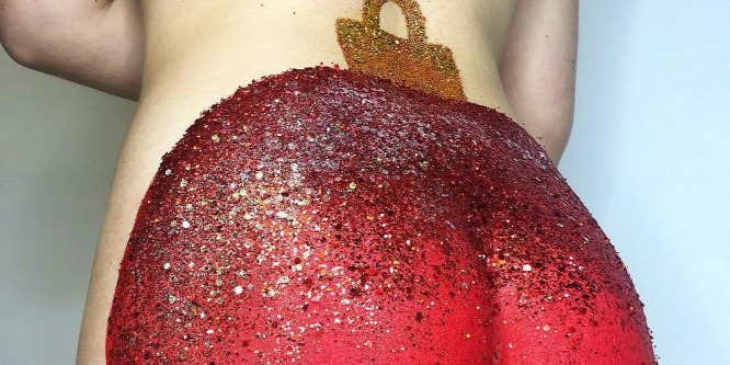 Karácsonyi mell- és fenékfestés az idei téli divat (18+)