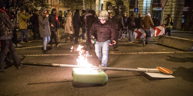 Fidesz: A bevándorláspárti Soros-hálózat szervezi az erőszakos tüntetéseket Budapesten
