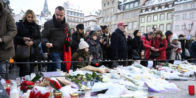 A strasbourgi lövöldözés áldozataira emlékeztek a Kléber téren