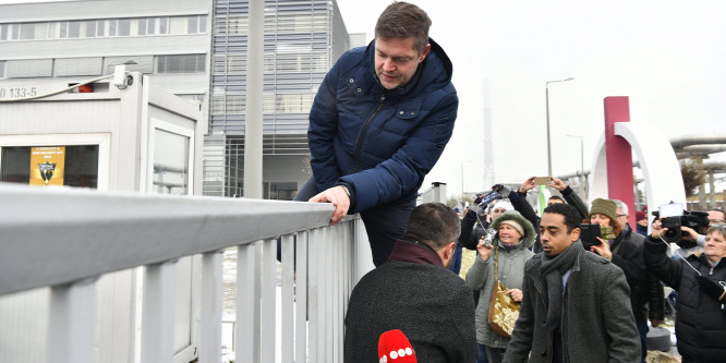 Nyomoz az ügyészség az ellenzéki képviselők MTVA-s randalírozása miatt