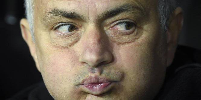 José Mourinho megsétáltatta az újságírót - videó