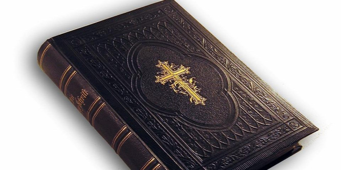 Egy őrült diák magába fecskendezte a Bibliát, ez történt vele